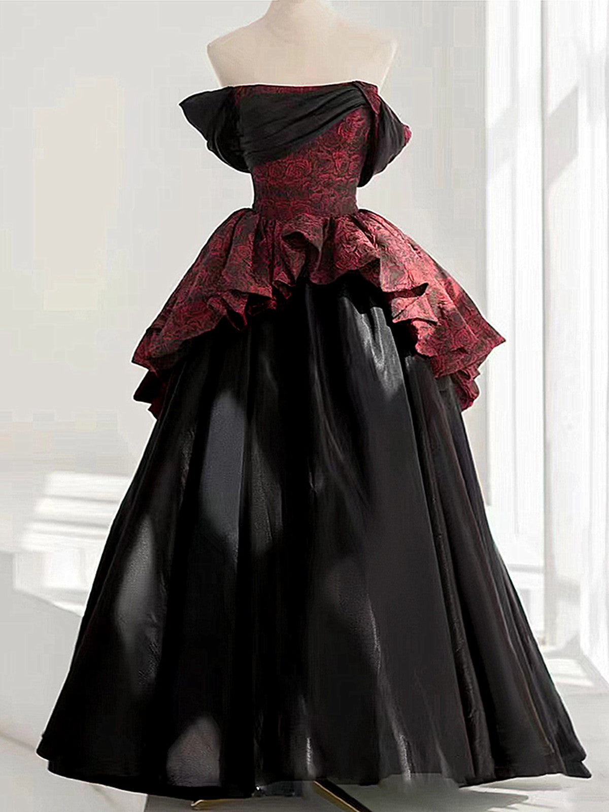 black and red strapless dress Conjunto de Vestido Mini Put A Bow On It Strapless - Negro/Rojo